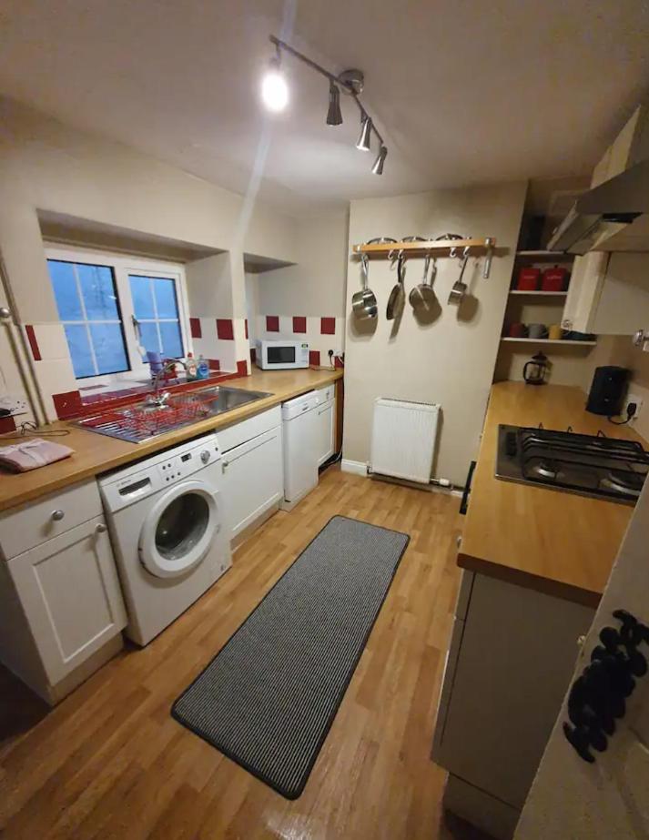 Beautiful Townhouse Next To Royal Victoria Park And Botanical Gardens Within Easy Walking Distance To Bath City Centre Bagian luar foto
