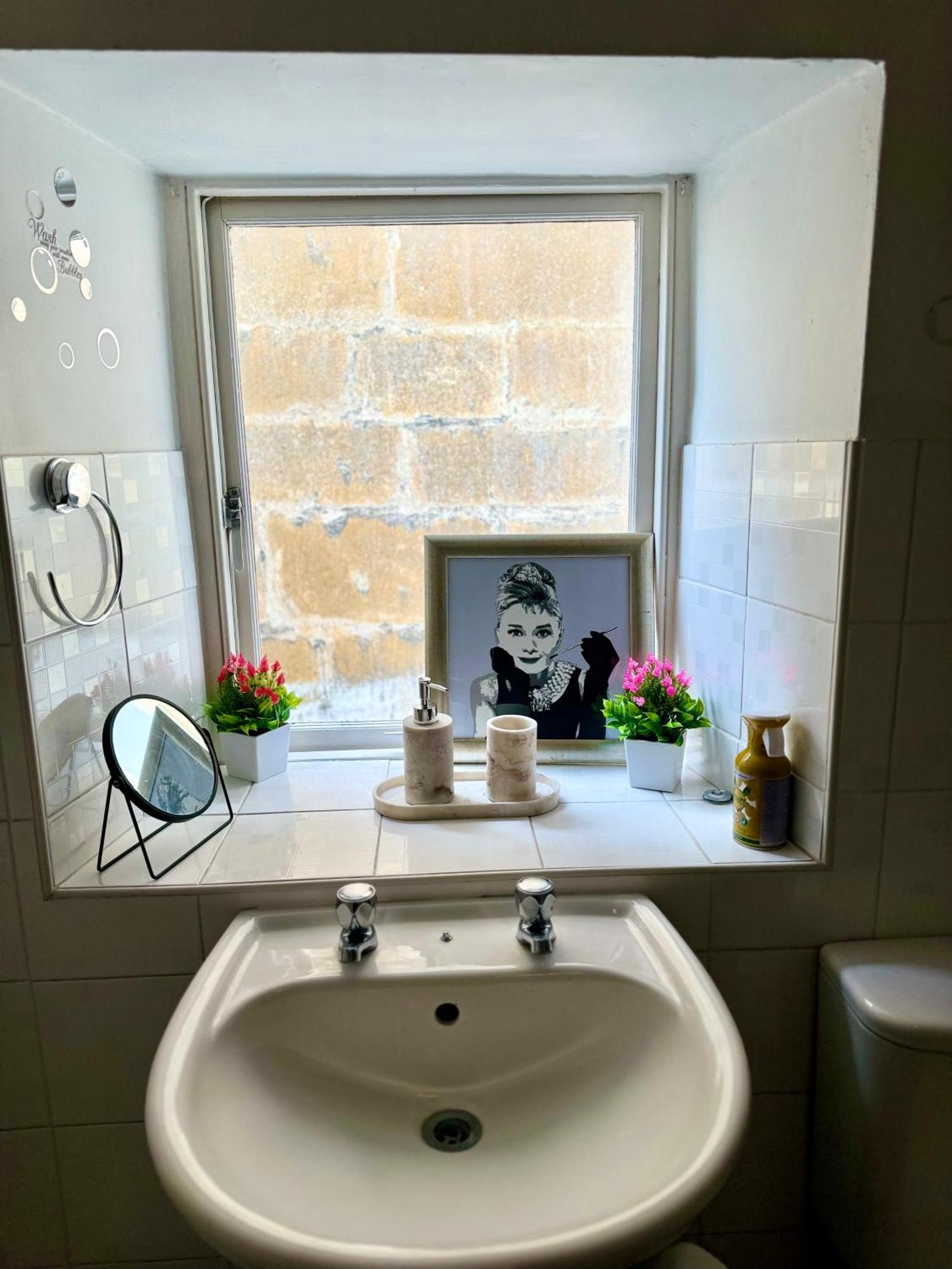 Beautiful Townhouse Next To Royal Victoria Park And Botanical Gardens Within Easy Walking Distance To Bath City Centre Bagian luar foto