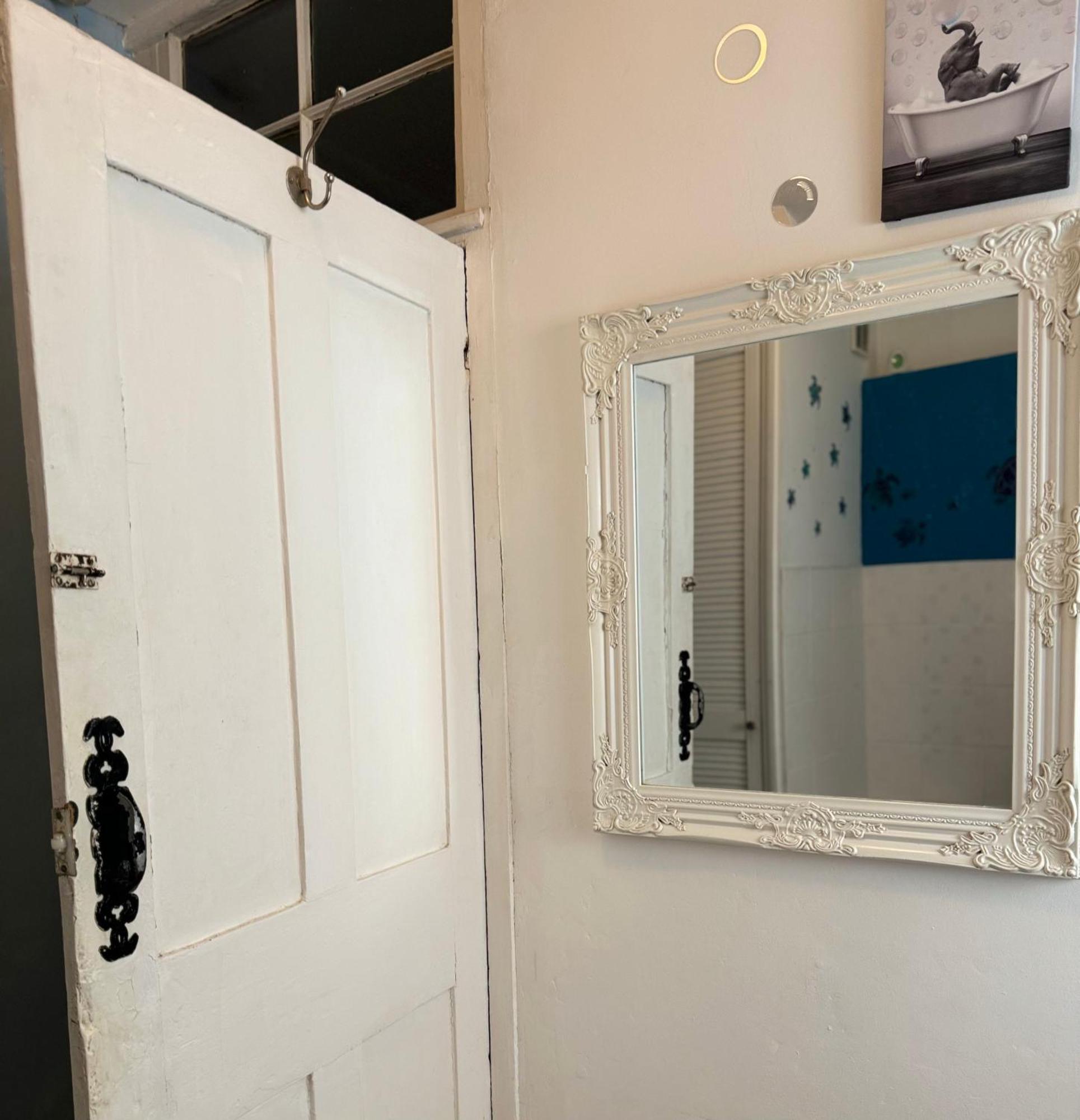 Beautiful Townhouse Next To Royal Victoria Park And Botanical Gardens Within Easy Walking Distance To Bath City Centre Bagian luar foto