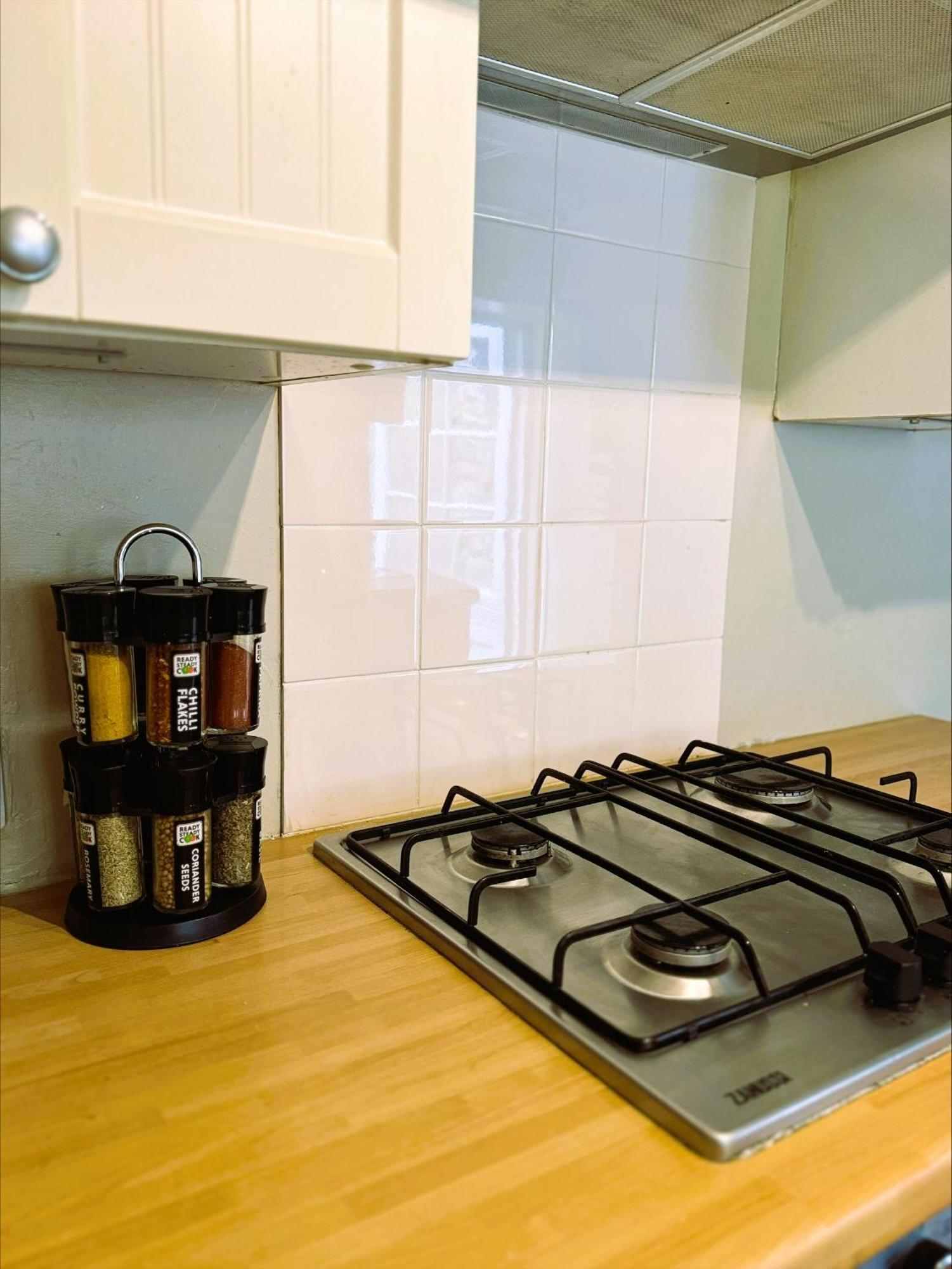 Beautiful Townhouse Next To Royal Victoria Park And Botanical Gardens Within Easy Walking Distance To Bath City Centre Bagian luar foto